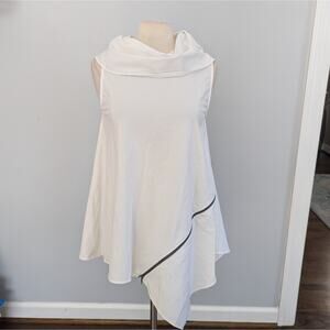 Women's Beau Jours White with Grey Zipper Wendell Tunic Small